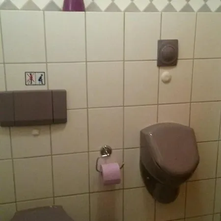 Erdgeschosswohnung In Einem Reetgedeckten Friesenhaus Aus Dem Jahr 1860