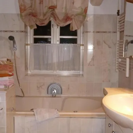 Erdgeschosswohnung In Einem Reetgedeckten Friesenhaus Aus Dem Jahr 1860 Emmelsbüll-Horsbüll